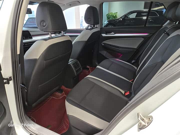 Фото 7 - Volkswagen Golf