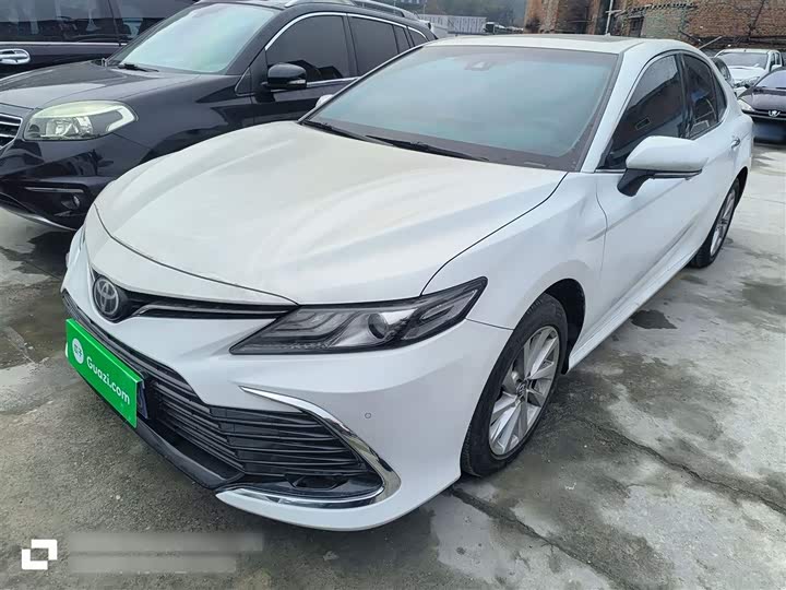 Фото 2 - Toyota Camry