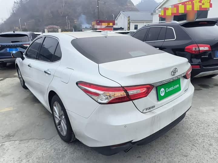 Фото 5 - Toyota Camry