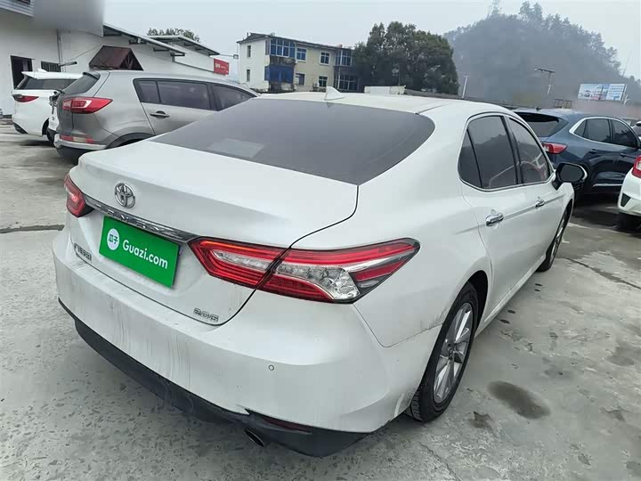 Фото 7 - Toyota Camry