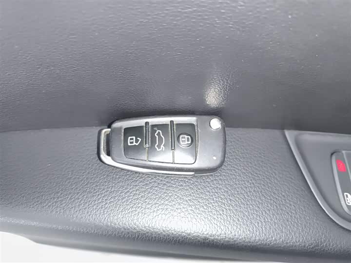 Фото 9 - Audi Q2L