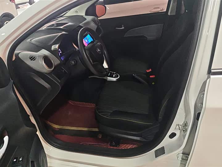 Фото 9 - Changan BenBen E-Star