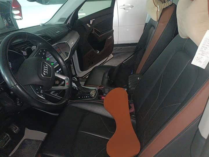 Фото 8 - Audi Q3