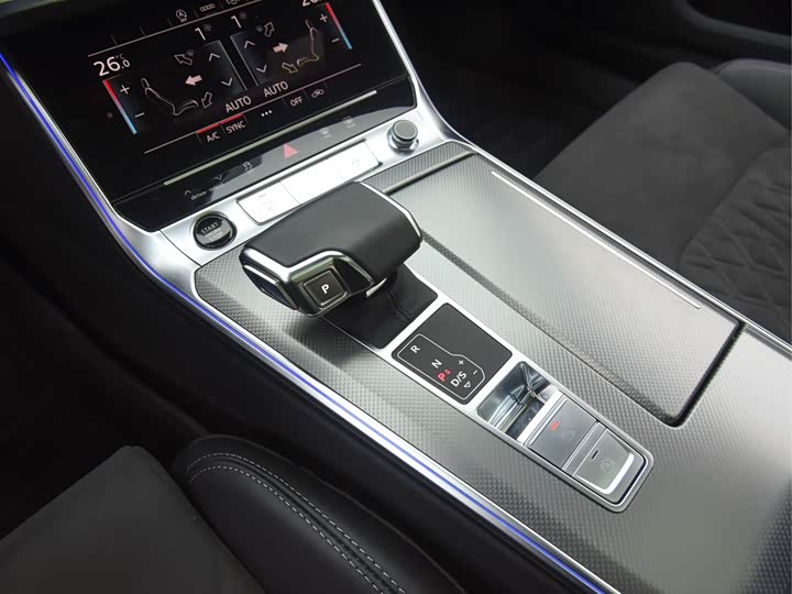 Фото 4 - Audi A6L