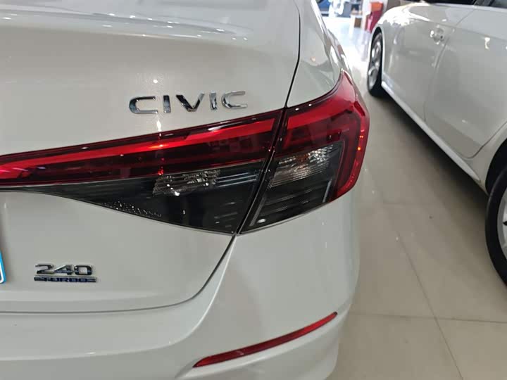 Фото 8 - Honda Civic