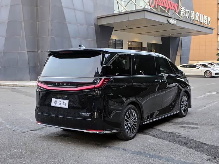 Фото 7 - Lexus LM
