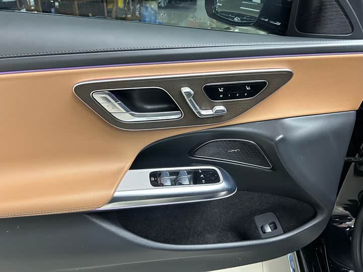 Фото 5 - Mercedes-Benz E-Class