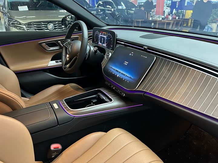 Фото 8 - Mercedes-Benz E-Class