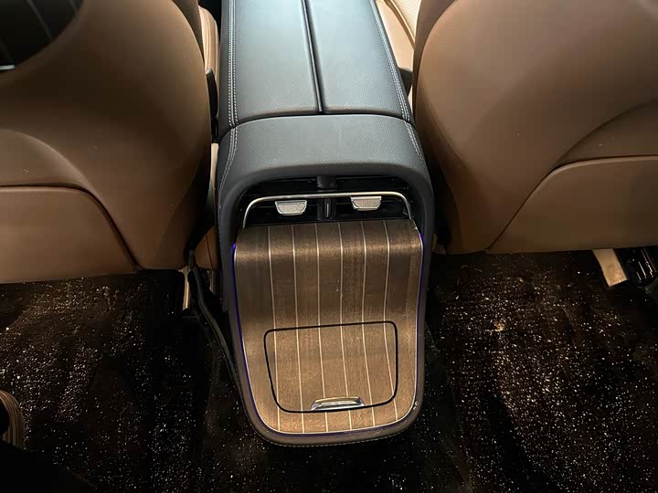 Фото 9 - Mercedes-Benz E-Class