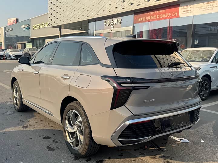 Фото 6 - Hongqi HS3 Hybrid