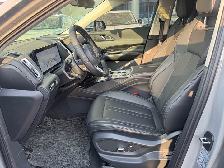 Фото 7 - Hongqi HS3 Hybrid