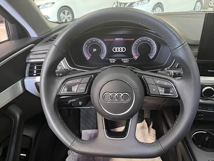 Фото 8 - Audi A4L