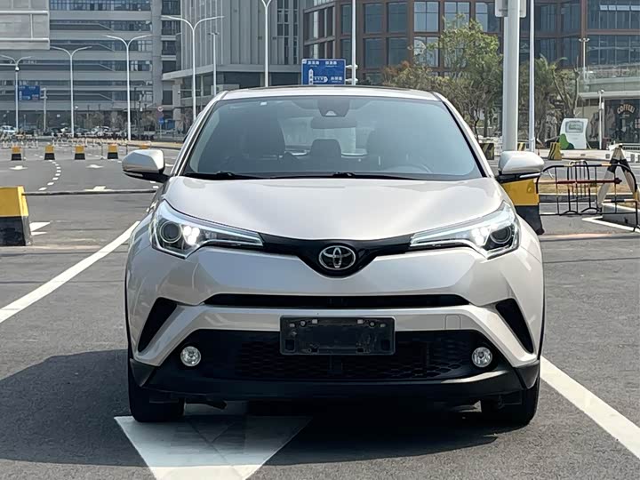 Фото 2 - Toyota C-HR