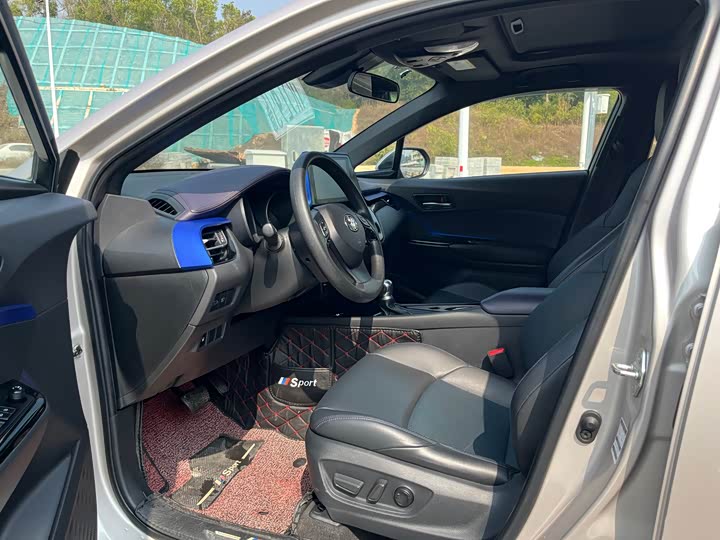 Фото 7 - Toyota C-HR