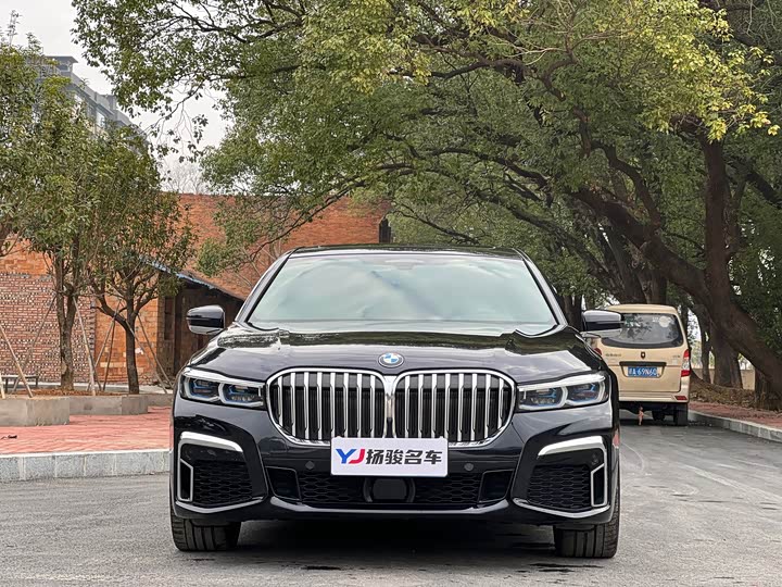 Фото 2 - BMW 7 Series