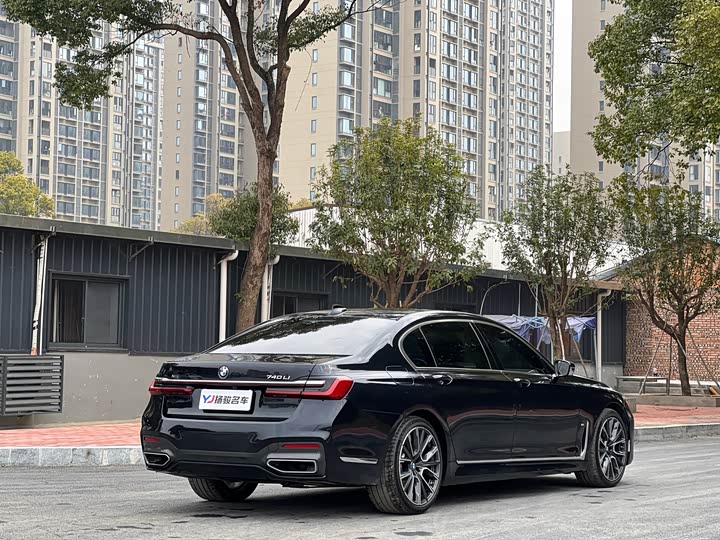 Фото 3 - BMW 7 Series