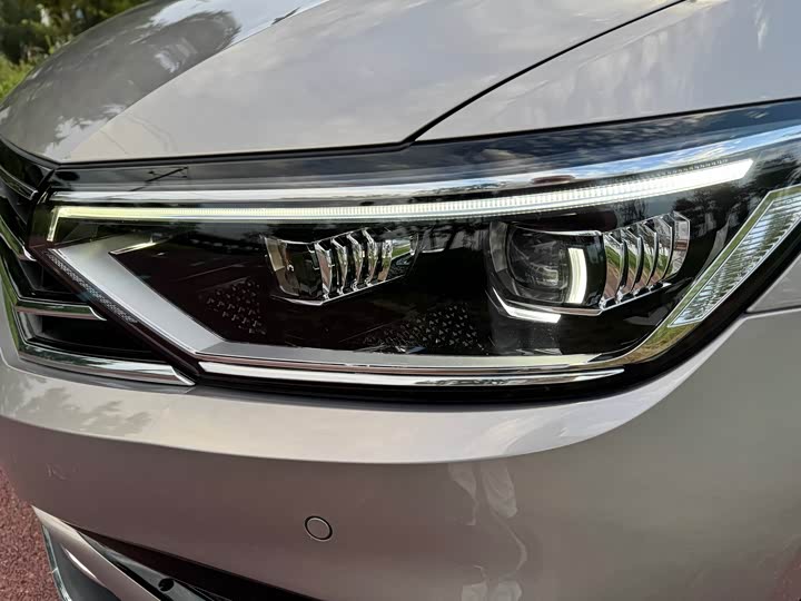 Фото 3 - Volkswagen Magotan