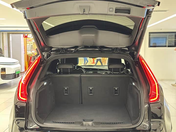 Фото 8 - Cadillac XT4