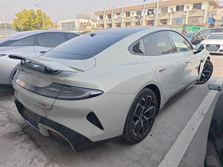 Фото 7 - Xiaomi SU7