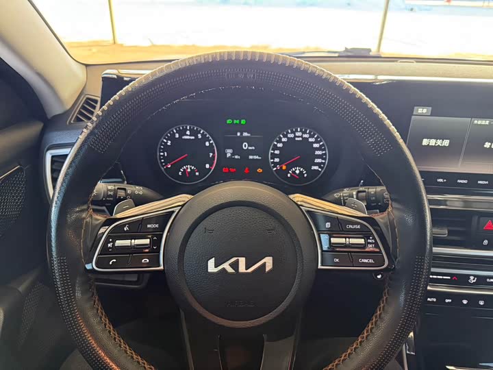 Фото 8 - Kia KX3