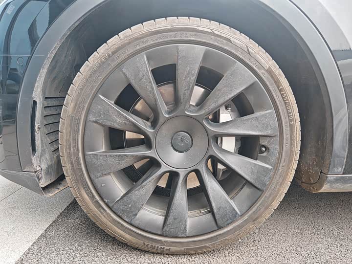 Фото 6 - Tesla Model Y