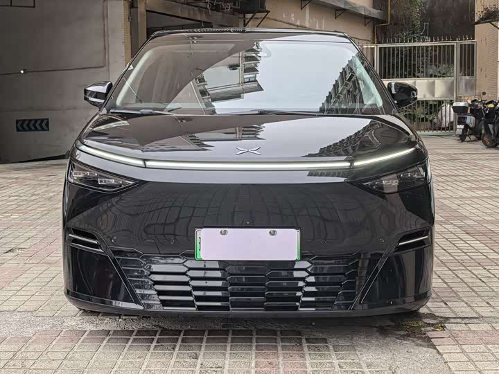 Фото 2 - XPeng X9