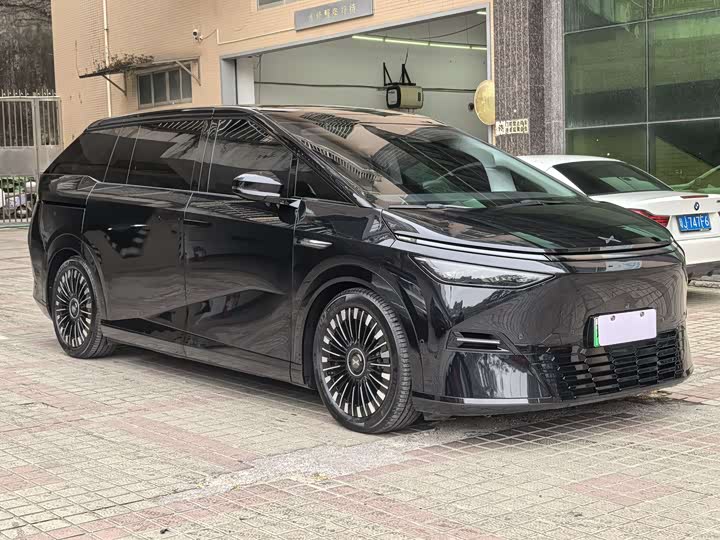 Фото 3 - XPeng X9