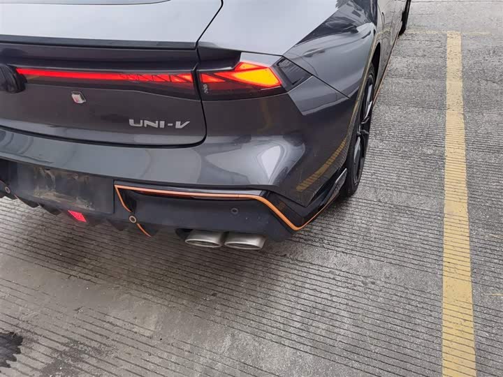 Фото 8 - Changan UNI-V