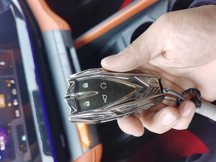 Фото 9 - Changan UNI-V