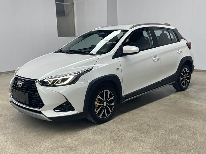 Фото 1 - Toyota Yaris L Hatchback