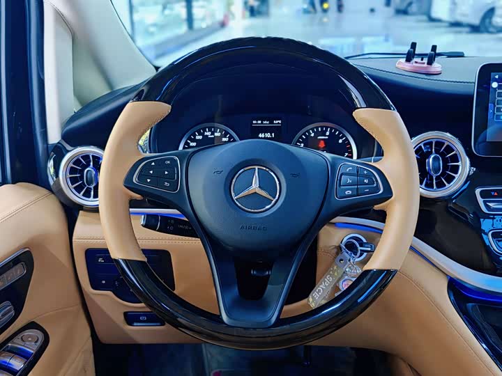 Фото 9 - Mercedes-Benz Vito