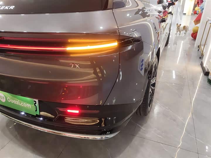 Фото 8 - Zeekr 7X