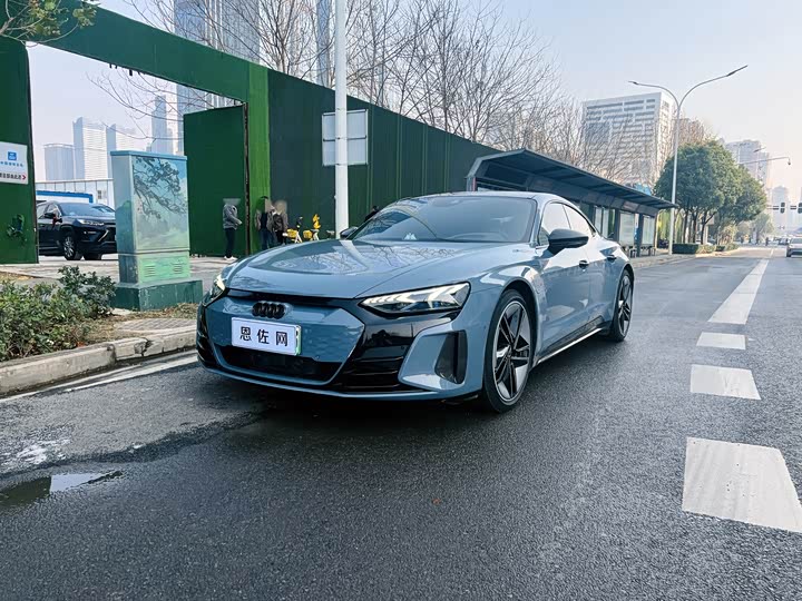 Фото 1 - Audi RS e-tron GT