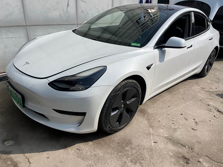 Фото 1 - Tesla Model 3