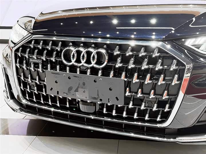 Фото 7 - Audi A8