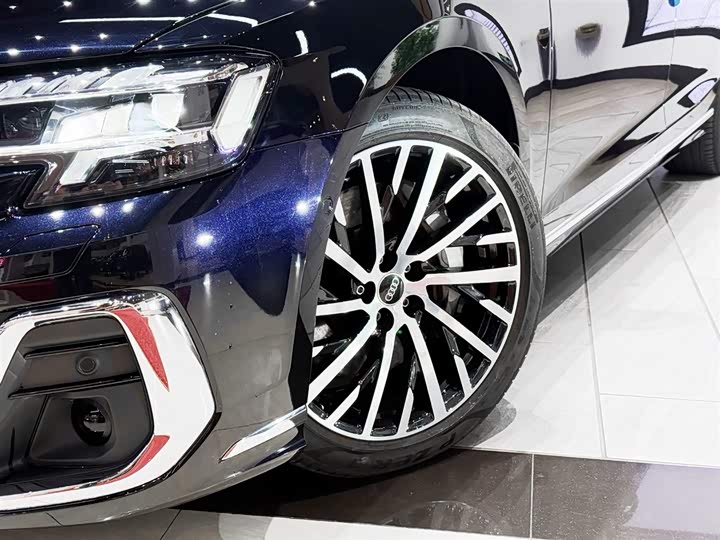 Фото 9 - Audi A8