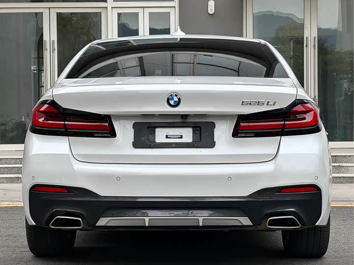 Фото 8 - BMW 5 Series