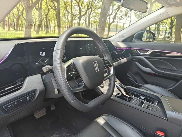 Фото 7 - Bestune B70