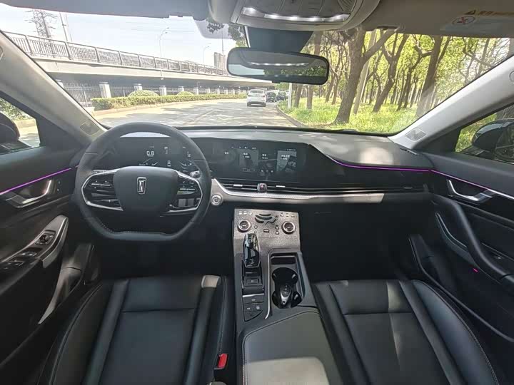 Фото 8 - Bestune B70