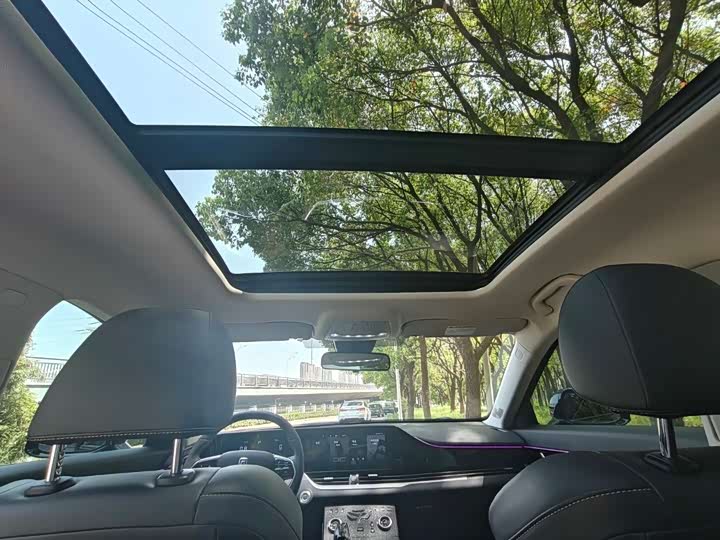 Фото 9 - Bestune B70