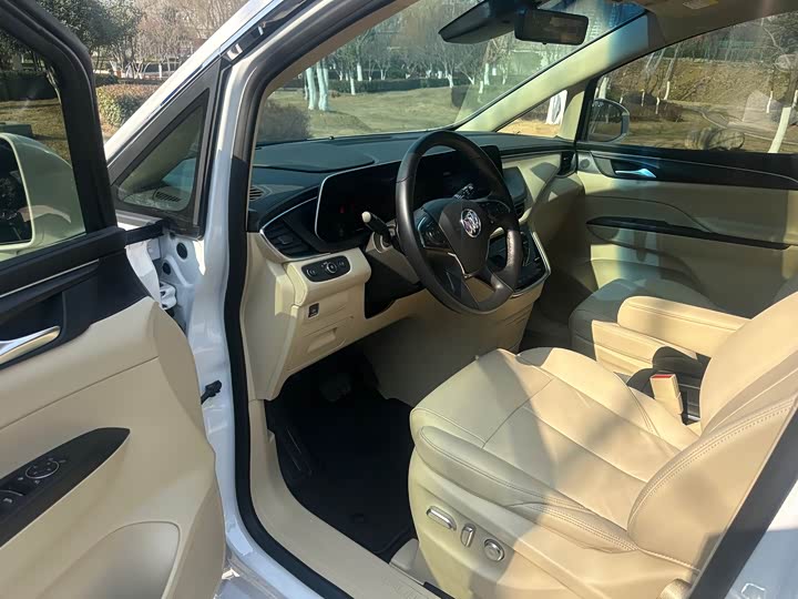 Фото 5 - Buick GL8 ES