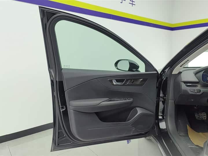 Фото 7 - Hongqi E-QM5