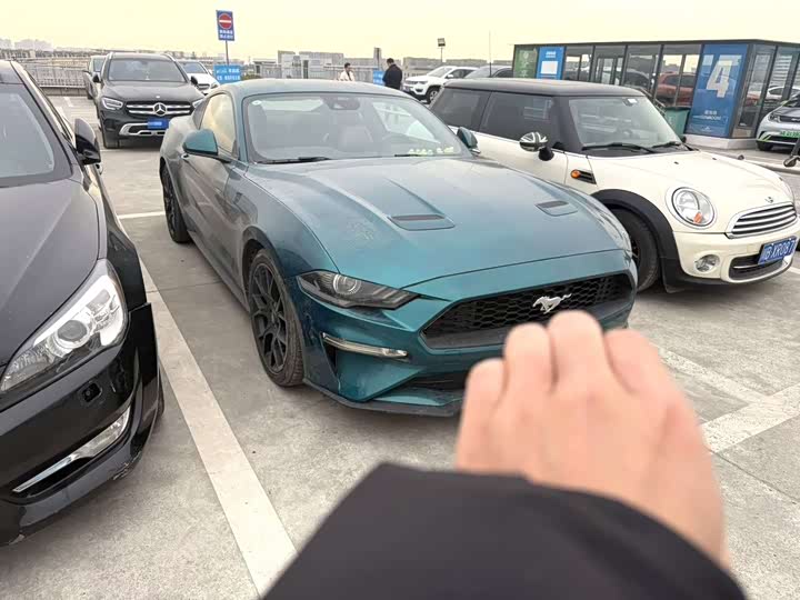 Фото 2 - Ford Mustang