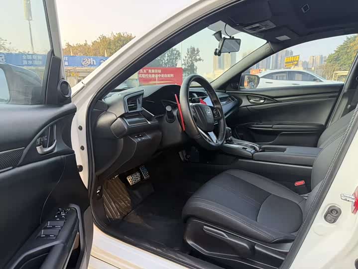 Фото 4 - Honda Civic