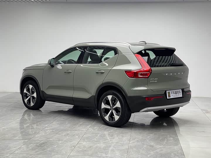 Фото 4 - Volvo XC40