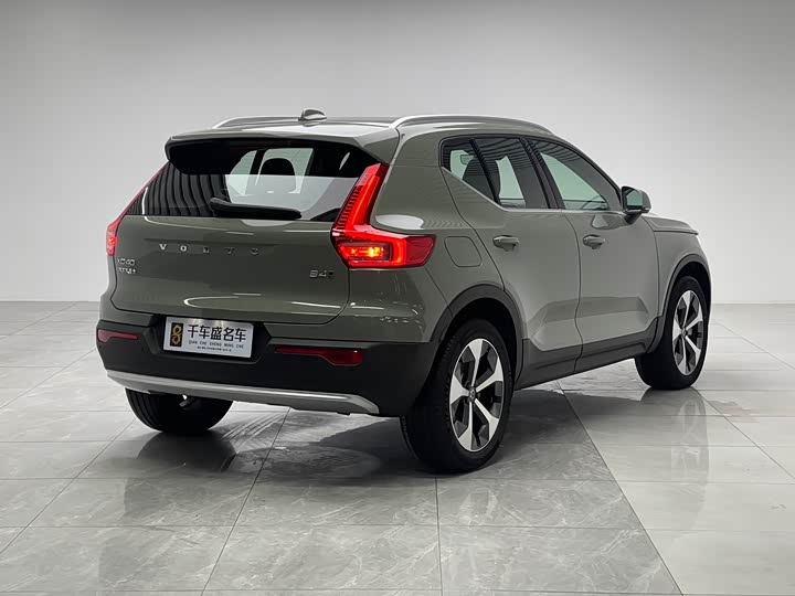 Фото 6 - Volvo XC40