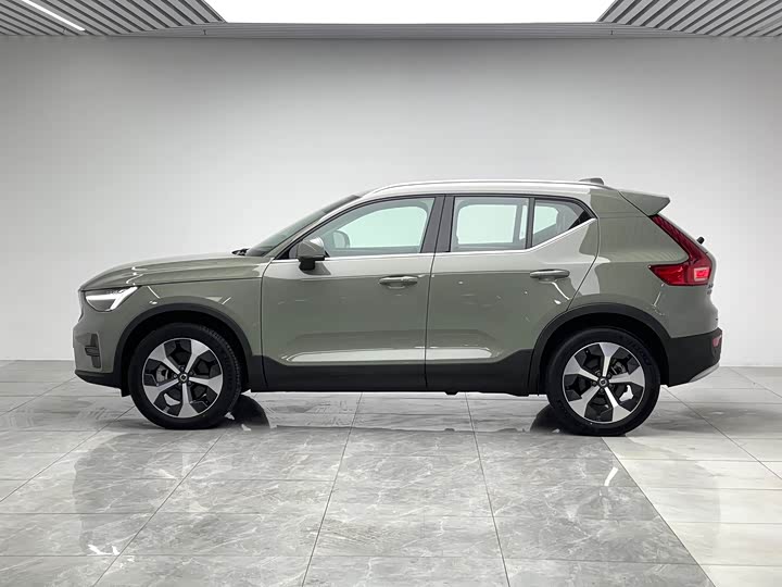 Фото 7 - Volvo XC40