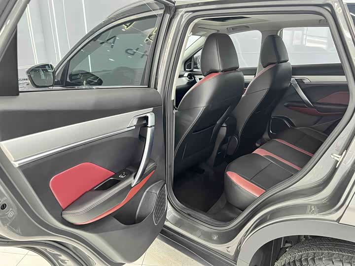 Фото 7 - Geely Coolray