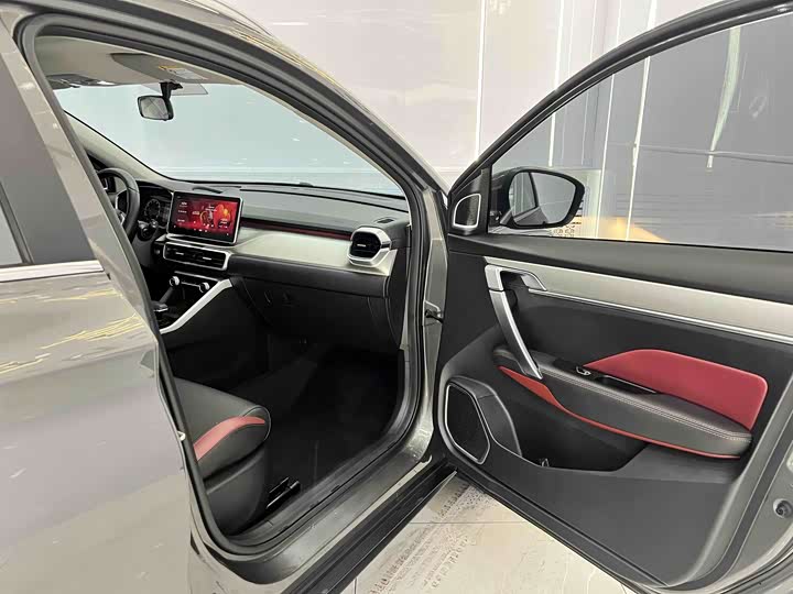 Фото 9 - Geely Coolray