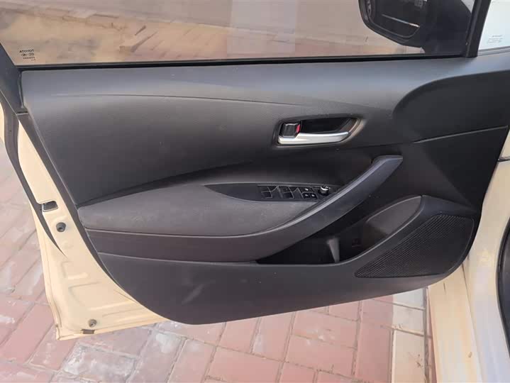 Фото 7 - Toyota Corolla